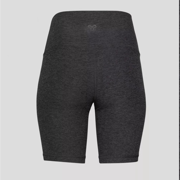 High-rise bike short - Picture 2 of 6